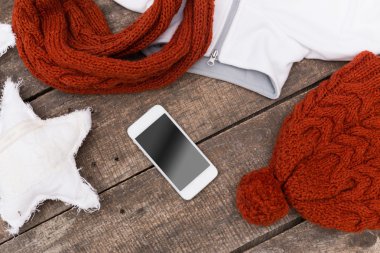 Ahşap arka plan üzerinde Triko.