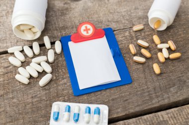 ahşap masa yuvarlak hapları