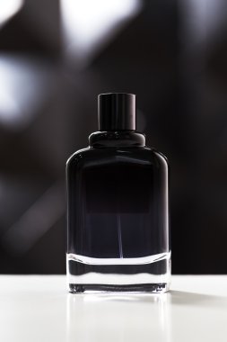 parfüm şişeleri yelpazesi