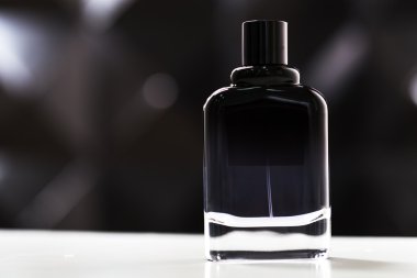 parfüm şişeleri yelpazesi