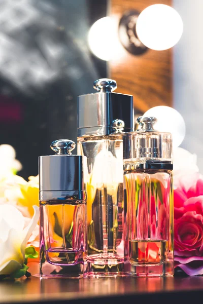 Sélection de flacons de parfum — Photo