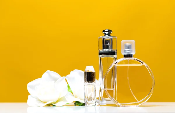 Selectie van parfumflesjes — Stockfoto