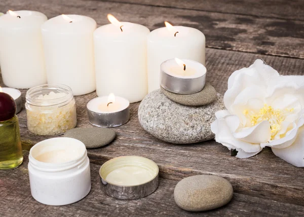 Candle and stones on wooden background — Stock Photo, Image