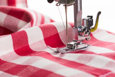 Dikiş atma aşamasında dikiş.