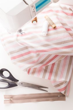 Dikiş atma aşamasında dikiş.