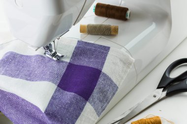 Dikiş atma aşamasında dikiş.