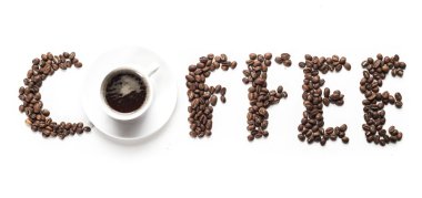 Kahve fincanı ve kahve çekirdeği.