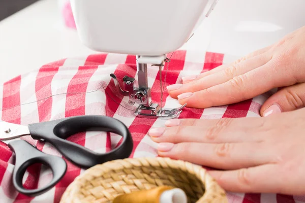 Women's hands behind her sewing — Stock Photo, Image