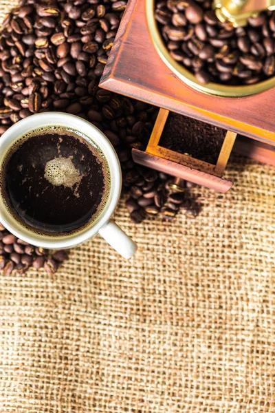 Tasse à café et grains de café — Photo