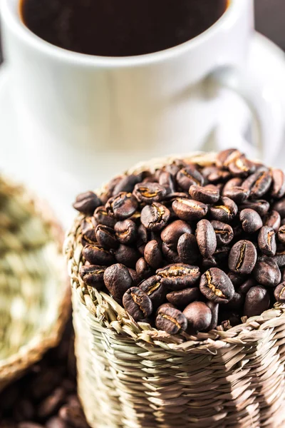 Coffee cup and coffee beans — Stock Photo, Image