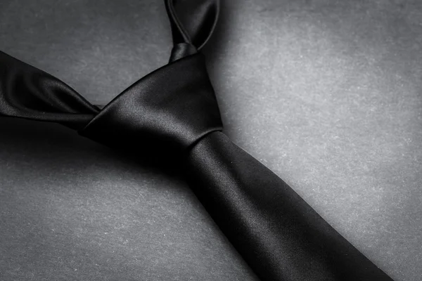 Cravatta uomo su sfondo scuro — Foto Stock
