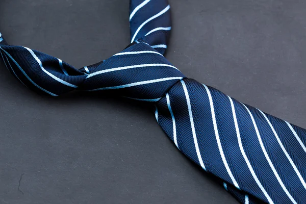 Pánské kravaty na tmavém pozadí — Stock fotografie
