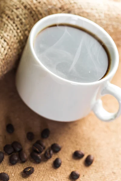 Coffee cup and coffee beans Royalty Free Stock Photos
