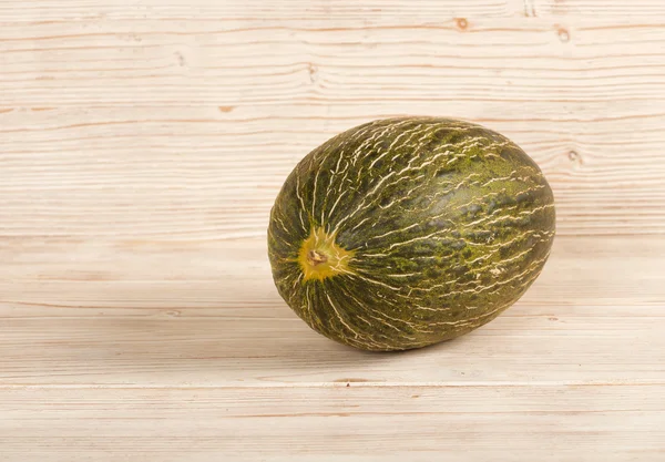 Melone su uno sfondo di legno — Foto Stock