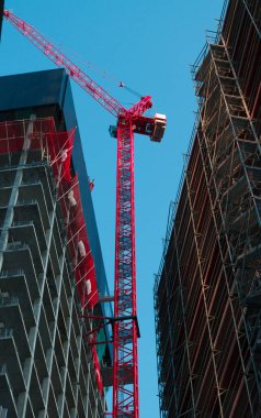 Modern binalardan bir vinç inşa etmek