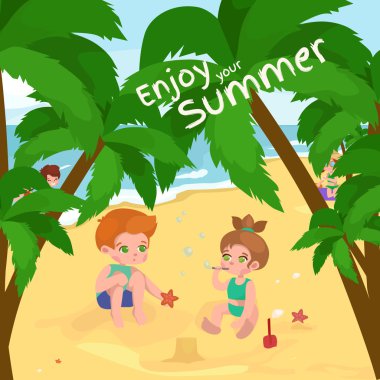 Yaz çocuk. Sahilde kumda oynayan çocuklar