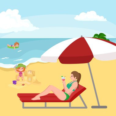 Yaz çocuk. Sahilde kumda oynayan çocuklar