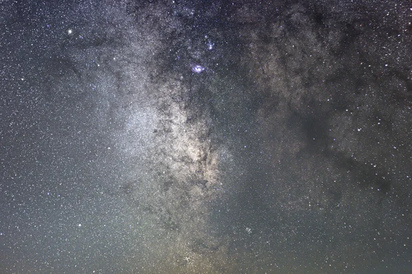Vía Láctea galaxia sagitario. El núcleo de la Vía Láctea. Hermoso cielo nocturno. Noche estrellada real. Cielo nocturno real. Tiempo de exposición 30 minutos —  Fotos de Stock