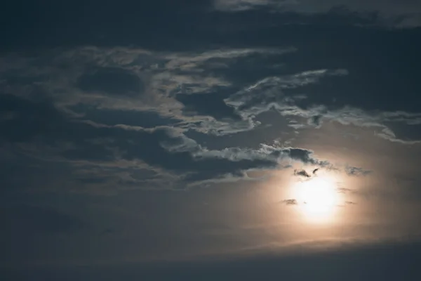 Mysterious night sky with full moon. Night sky with Full Moon and clouds — Stock Photo, Image