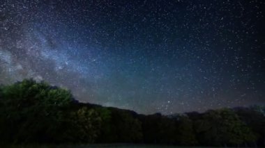 Samanyolu geceleri. Meteor yağmuru zaman atlamalı.