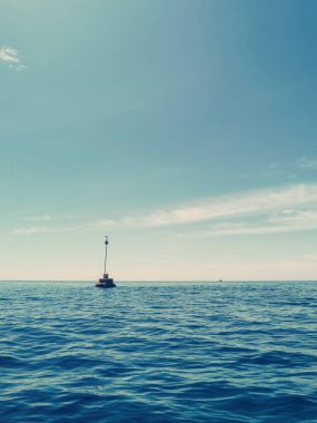 Horizon Mavi Gökyüzünde Küçük Deniz Feneri