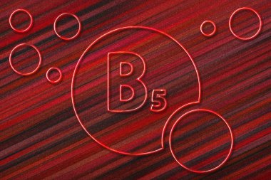 B5 vitamini sağlık sembolü, vitamin konsepti, pantotenik asit, metabolizma fonksiyonu, kırmızı arkaplan