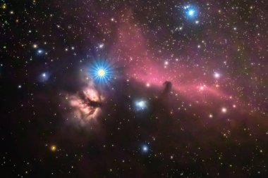 At kafası ve yanan ağaç nebulası, Orion, Samanyolu takımyıldızında.