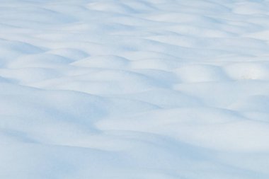 Derin kar, kış arkaplanını sürüklüyor