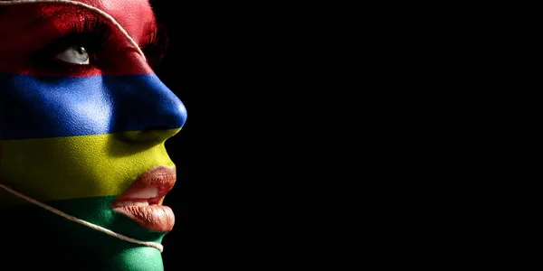 Steagul Mauritius Pictat Fața Unei Tinere Femei Drapelul Național Față — Fotografie, imagine de stoc