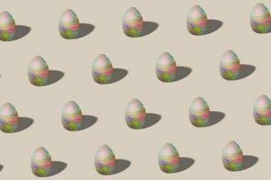 Renkli Paskalya yumurtası, Mutlu Paskalyalar, Asgari Paskalya konsepti