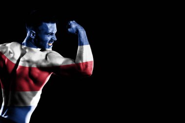 Kosta Rika bayrağı yakışıklı, genç, kaslı, siyah arkaplanda