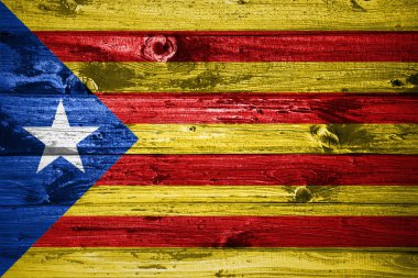 Ahşap arka planda katalonya bayrağı, tahta bayrak