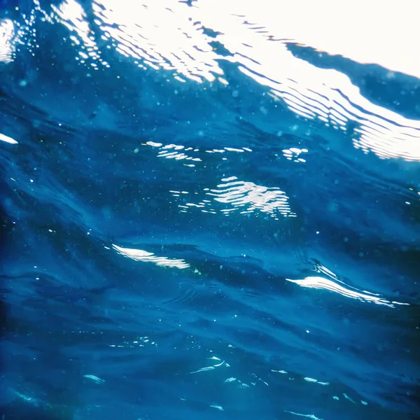 Подводный Вид Голубую Поверхность Моря — стоковое фото