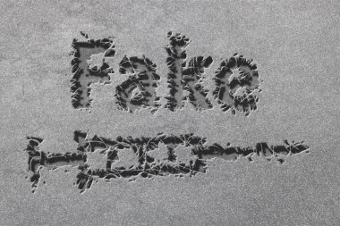 Sahte aşı sembolü, COVID 19 virüs gerçeği, Coronavirus sahte ilaç, dayanıklı, gümüş arkaplan