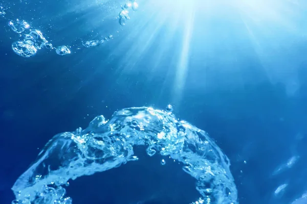 Anillo Burbujas Asciende Hacia Sol Bajo Agua — Foto de Stock