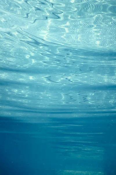 蓝水背景 水面蓝水游泳池 — 图库照片