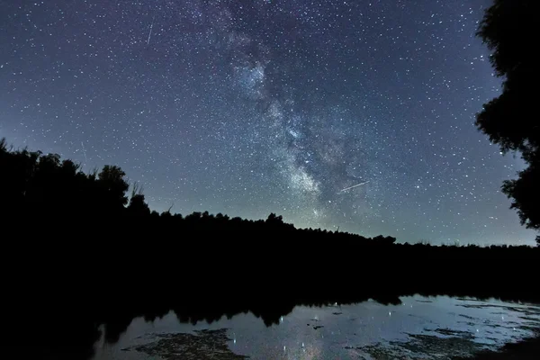 天の川銀河の美しい夜空 — ストック写真