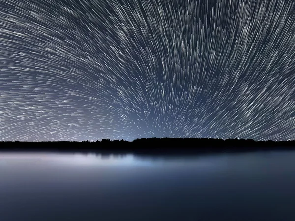 Star Trails, Beautiful Blue Night reflection — Stock Photo, Image