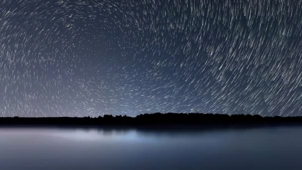 Star Trails, Hermoso reflejo de la noche azul — Vídeos de Stock