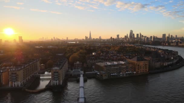 Luxuswohnungen Mit Blick Auf Die Themse Und Die Wunderschöne Skyline — Stockvideo