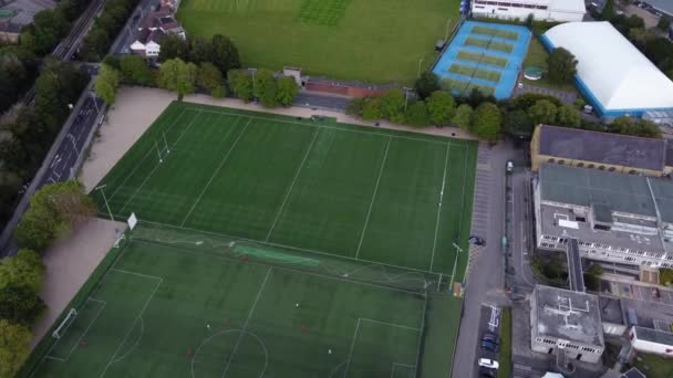Piłkarze Grający Boisku Hms Temeraire Sports Ground Portsmouth Wielkiej Brytanii — Wideo stockowe