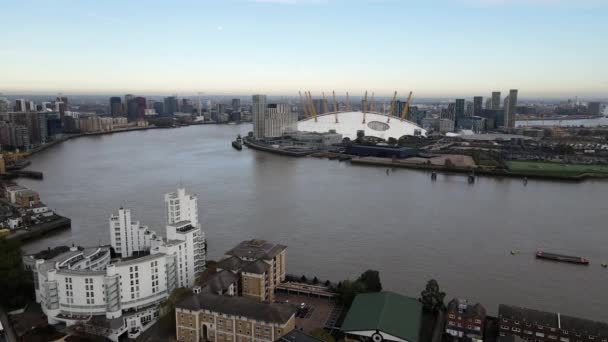 Luchtfoto Van Theems Met Canary Wharf Skyline Arena Aan Andere — Stockvideo
