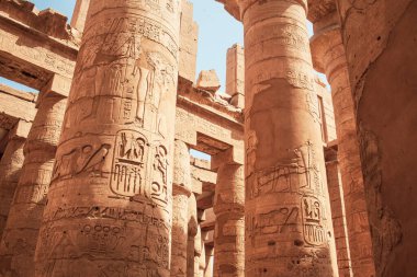 Deir el-Bahari ya da Dayr al-Bahri, Mısır 'ın başkenti Luxor' un batı kıyısında yer alan bir morg tapınağı ve mezar kompleksi.