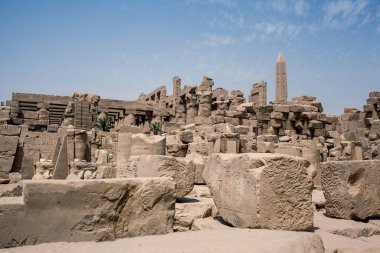 Deir el-Bahari ya da Dayr al-Bahri, Mısır 'ın başkenti Luxor' un batı kıyısında yer alan bir morg tapınağı ve mezar kompleksi.