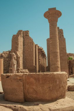 Deir el-Bahari ya da Dayr al-Bahri, Mısır 'ın başkenti Luxor' un batı kıyısında yer alan bir morg tapınağı ve mezar kompleksi.