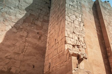 Deir el-Bahari ya da Dayr al-Bahri, Mısır 'ın başkenti Luxor' un batı kıyısında yer alan bir morg tapınağı ve mezar kompleksi.