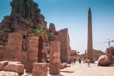 Deir el-Bahari ya da Dayr al-Bahri, Mısır 'ın başkenti Luxor' un batı kıyısında yer alan bir morg tapınağı ve mezar kompleksi.