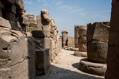 Deir el-Bahari ya da Dayr al-Bahri, Mısır 'ın başkenti Luxor' un batı kıyısında yer alan bir morg tapınağı ve mezar kompleksi.
