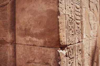 Deir el-Bahari ya da Dayr al-Bahri, Mısır 'ın başkenti Luxor' un batı kıyısında yer alan bir morg tapınağı ve mezar kompleksi.