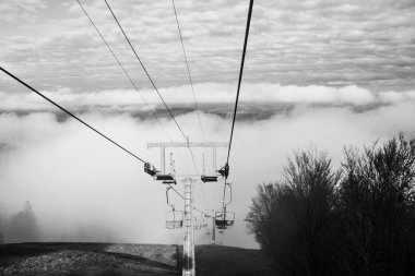  Ukrayna 'daki Karpat Dağları' nda teleferik.